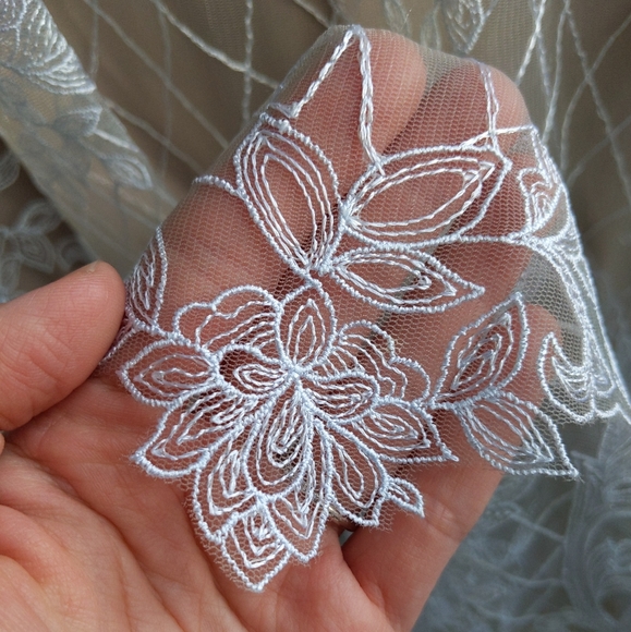 Monique Lhuillier lace overlay cocktail dress, size 2, White and Cream - Picture 6 of 8